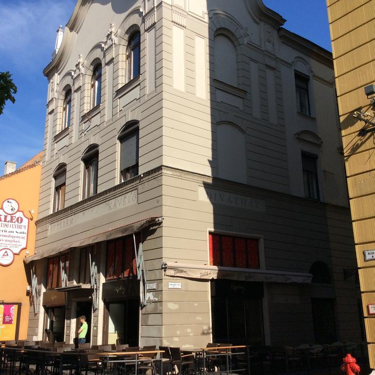 Szundi Szobak 佩奇 外观 照片